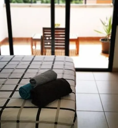 度假居 Bright, Modern Apartment With Balcony And Terrace