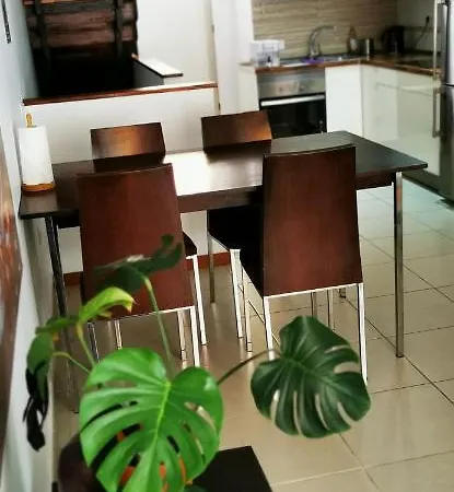 Bright, Modern Apartment With Balcony And Terrace 度假居 *