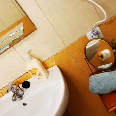 Bright, Modern Apartment With Balcony And Terrace بيت للعطل *