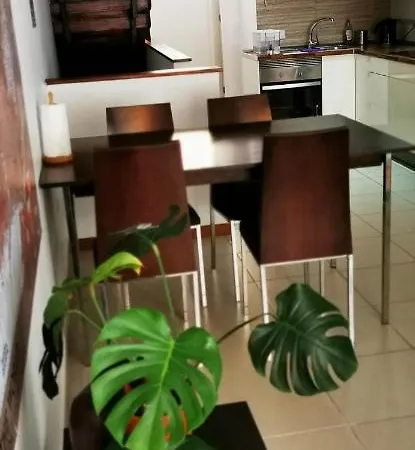 بيت للعطل Bright, Modern Apartment With Balcony And Terrace *